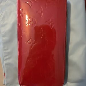 Louis Vuitton patent Leather Zippy Wallet
